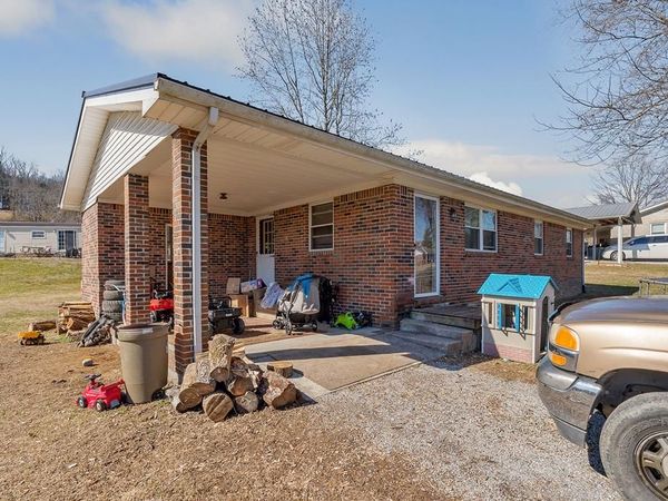 1105 Riverside Dr, Celina, TN 38551