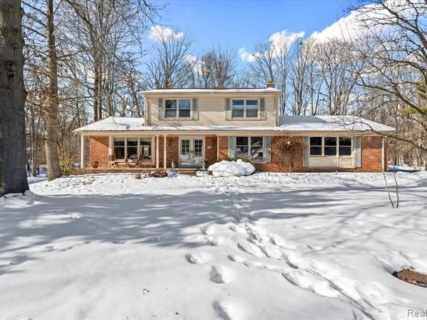 1761 Oakstone Drive, Rochester Hills, MI 48309
