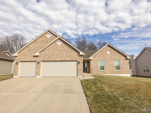 700 Thoreau Drive, O'Fallon, IL 62269