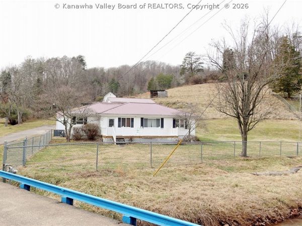 420 Blake Road, Nitro, WV 25143