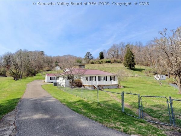 420 Blake Road, Nitro, WV 25143
