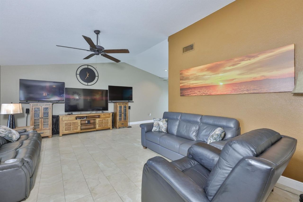 9275 133rd Street, Seminole, FL 33776 Photo