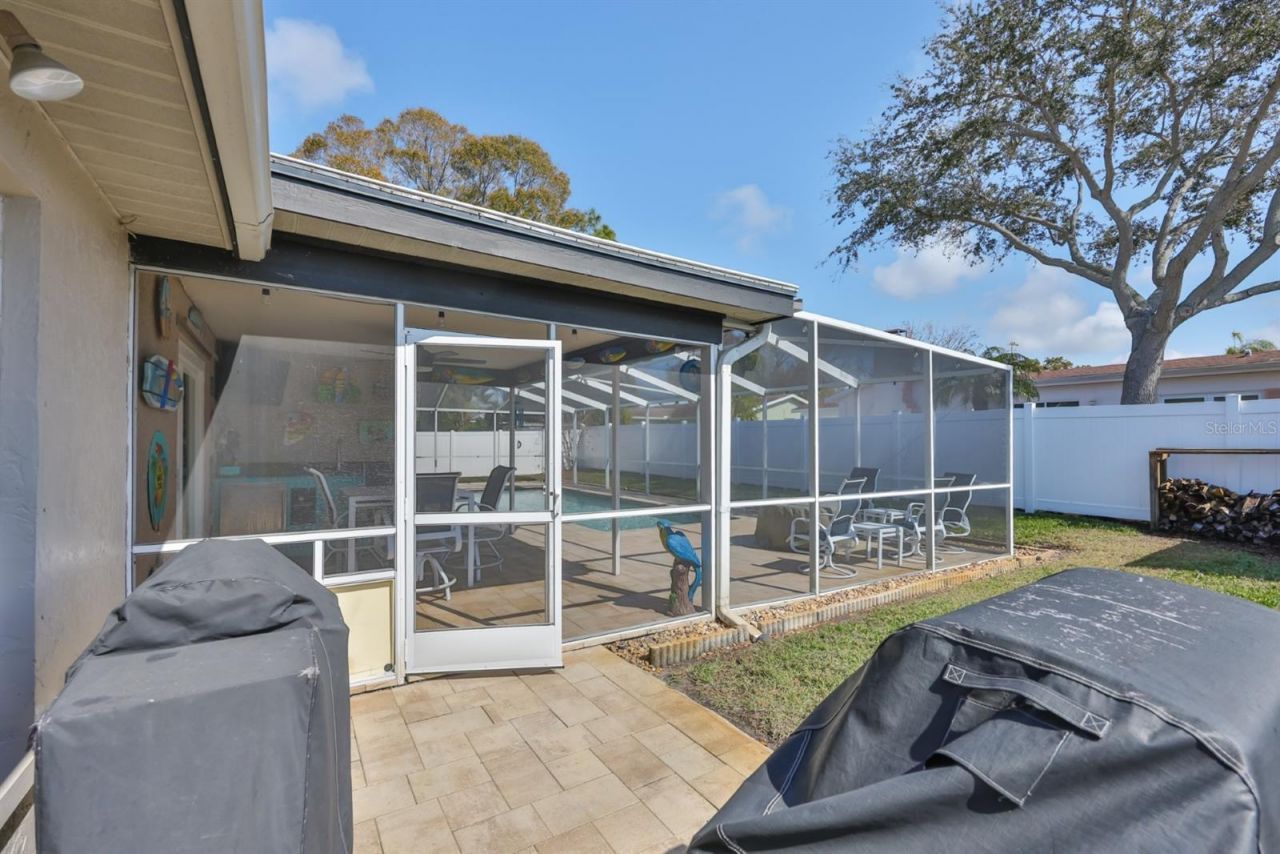 9275 133rd Street, Seminole, FL 33776 Photo