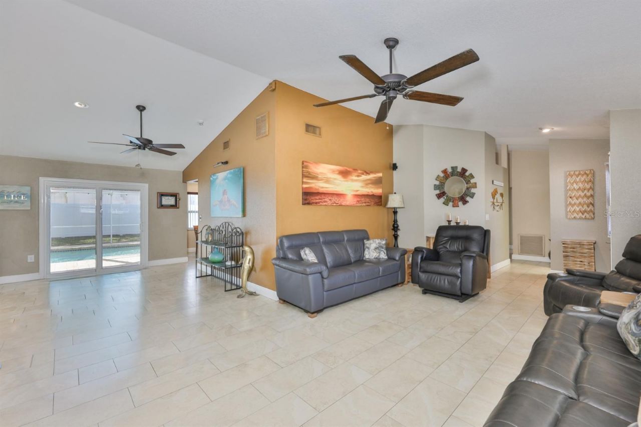 9275 133rd Street, Seminole, FL 33776 Photo