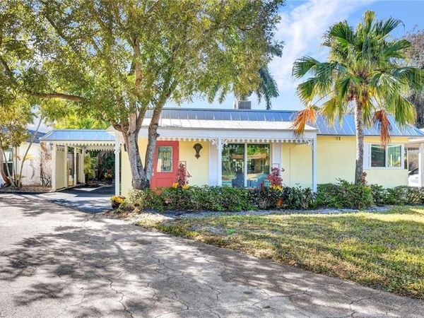 20 Kings RD, Unit A18, NAPLES, FL 34112