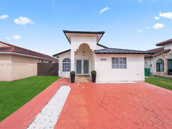 8865 NW 110th St, Hialeah Gardens, FL 33018