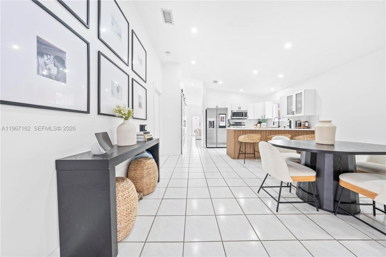 8865 NW 110th St, Hialeah Gardens, FL 33018 Photo