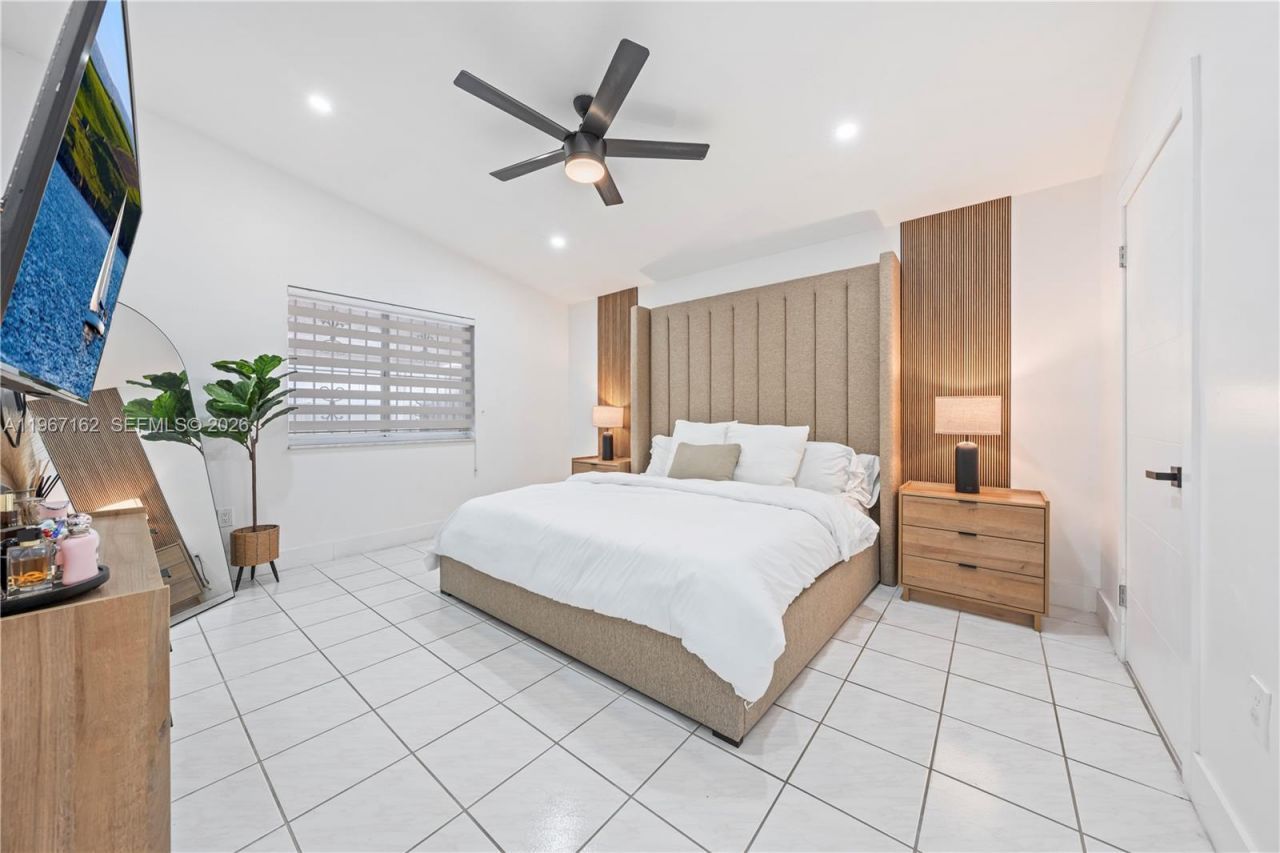 8865 NW 110th St, Hialeah Gardens, FL 33018 Photo