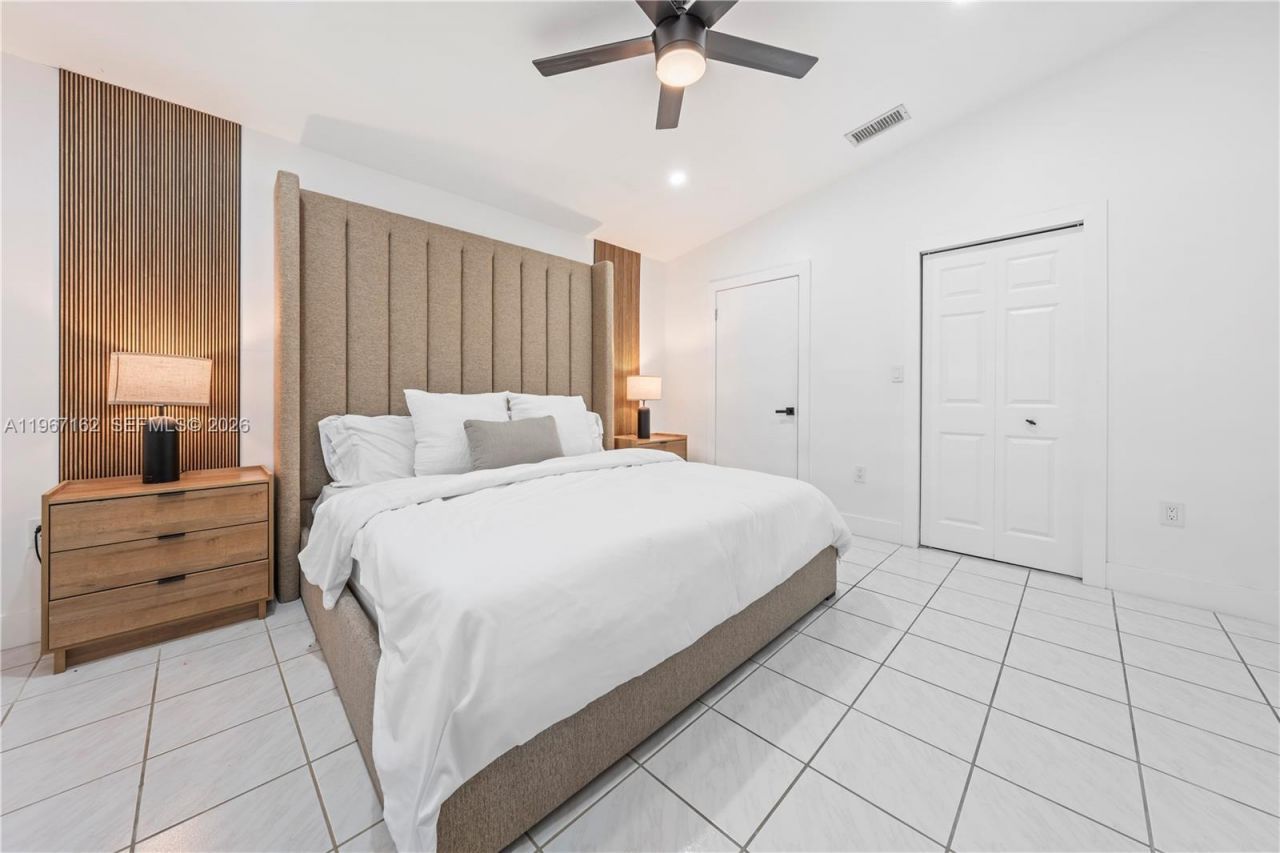 8865 NW 110th St, Hialeah Gardens, FL 33018 Photo