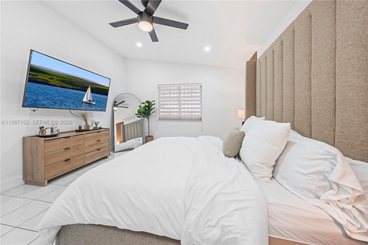 8865 NW 110th St, Hialeah Gardens, FL 33018 Photo