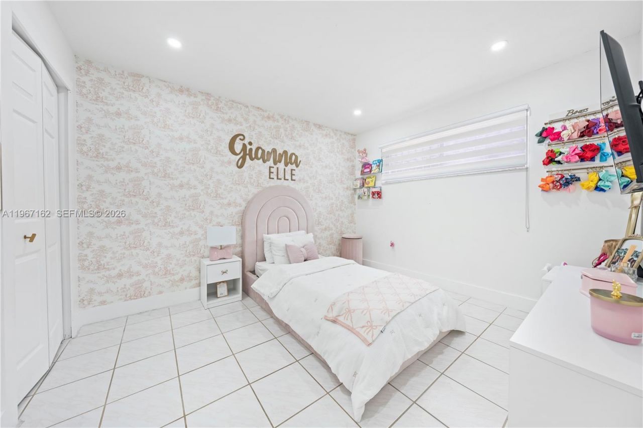 8865 NW 110th St, Hialeah Gardens, FL 33018 Photo