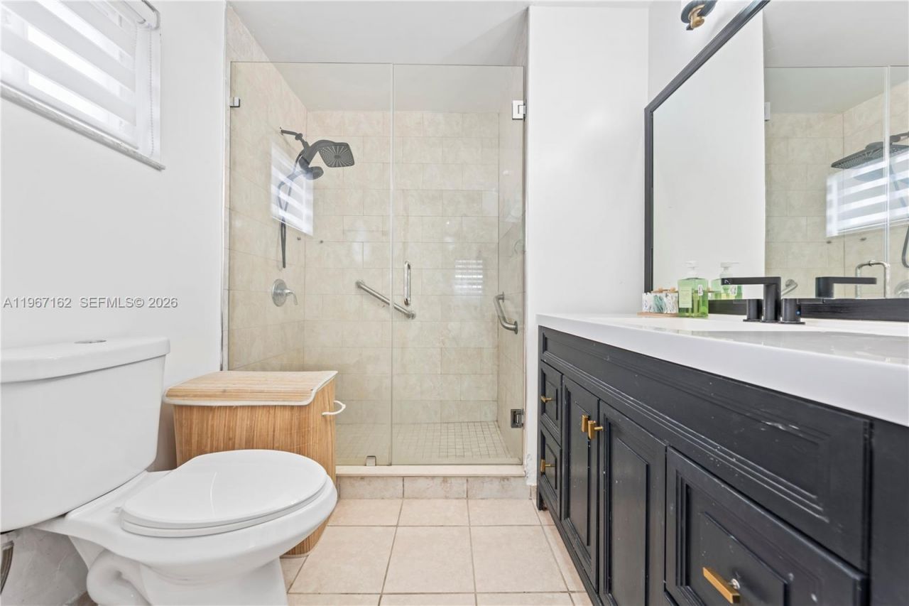 8865 NW 110th St, Hialeah Gardens, FL 33018 Photo