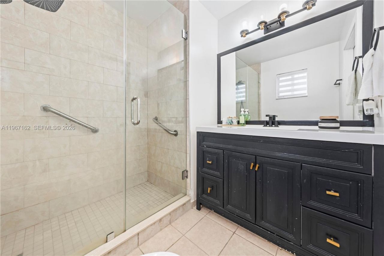 8865 NW 110th St, Hialeah Gardens, FL 33018 Photo