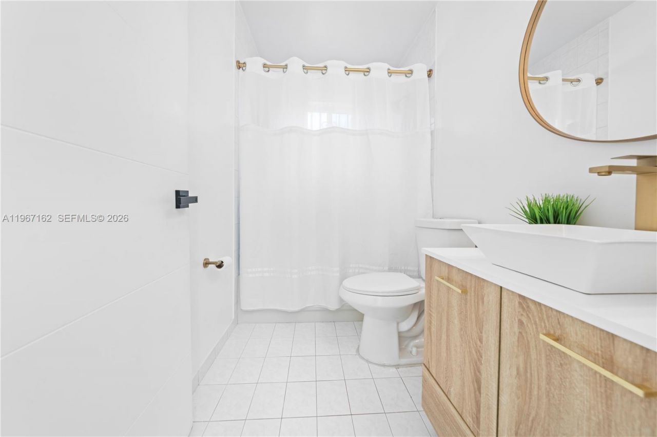 8865 NW 110th St, Hialeah Gardens, FL 33018 Photo