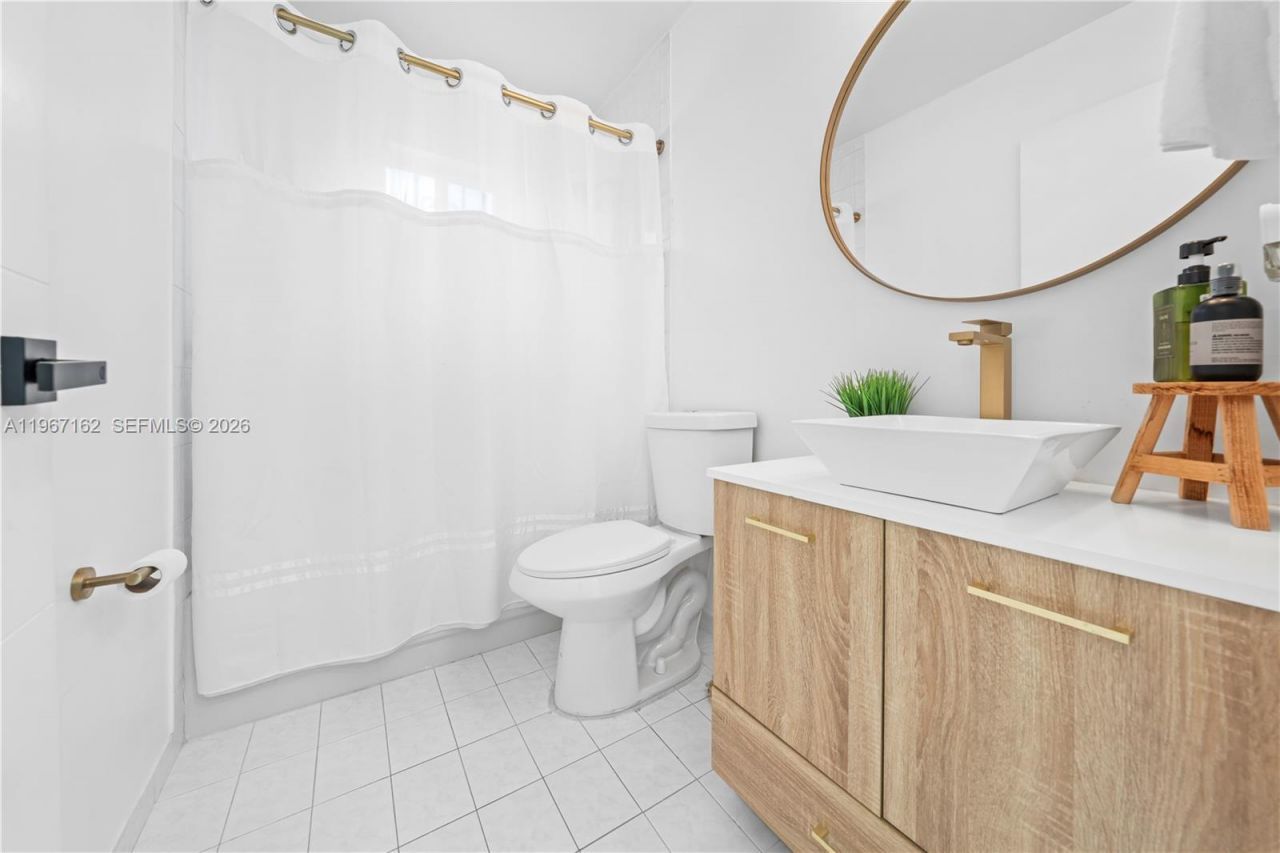 8865 NW 110th St, Hialeah Gardens, FL 33018 Photo