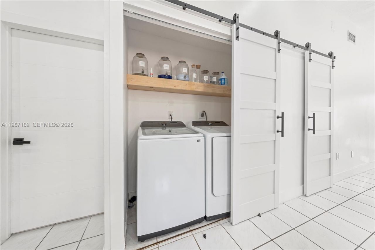 8865 NW 110th St, Hialeah Gardens, FL 33018 Photo