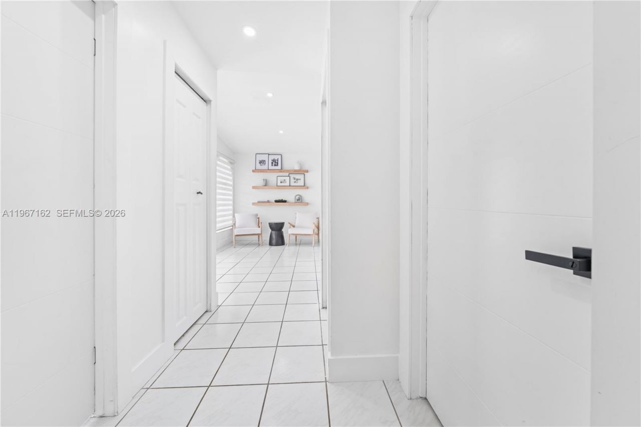 8865 NW 110th St, Hialeah Gardens, FL 33018 Photo