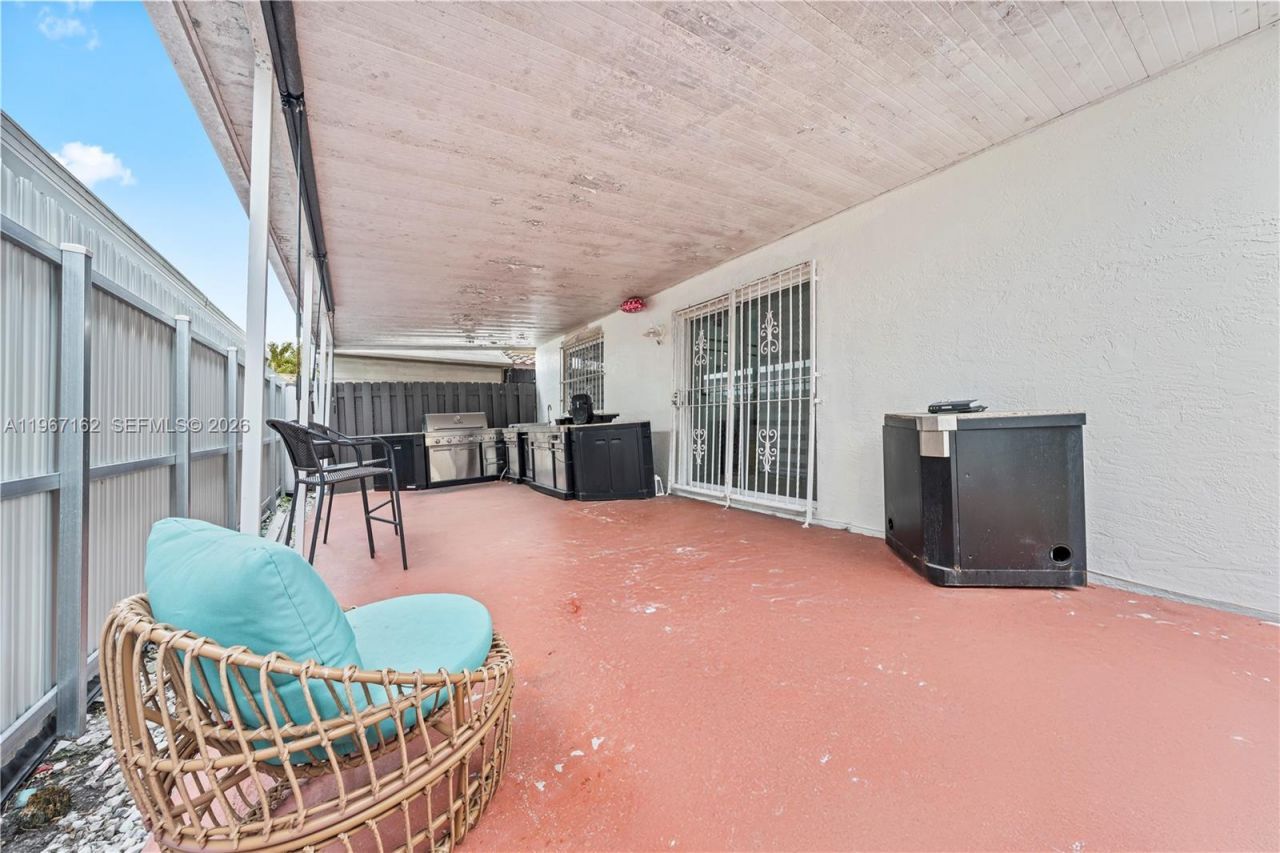 8865 NW 110th St, Hialeah Gardens, FL 33018 Photo