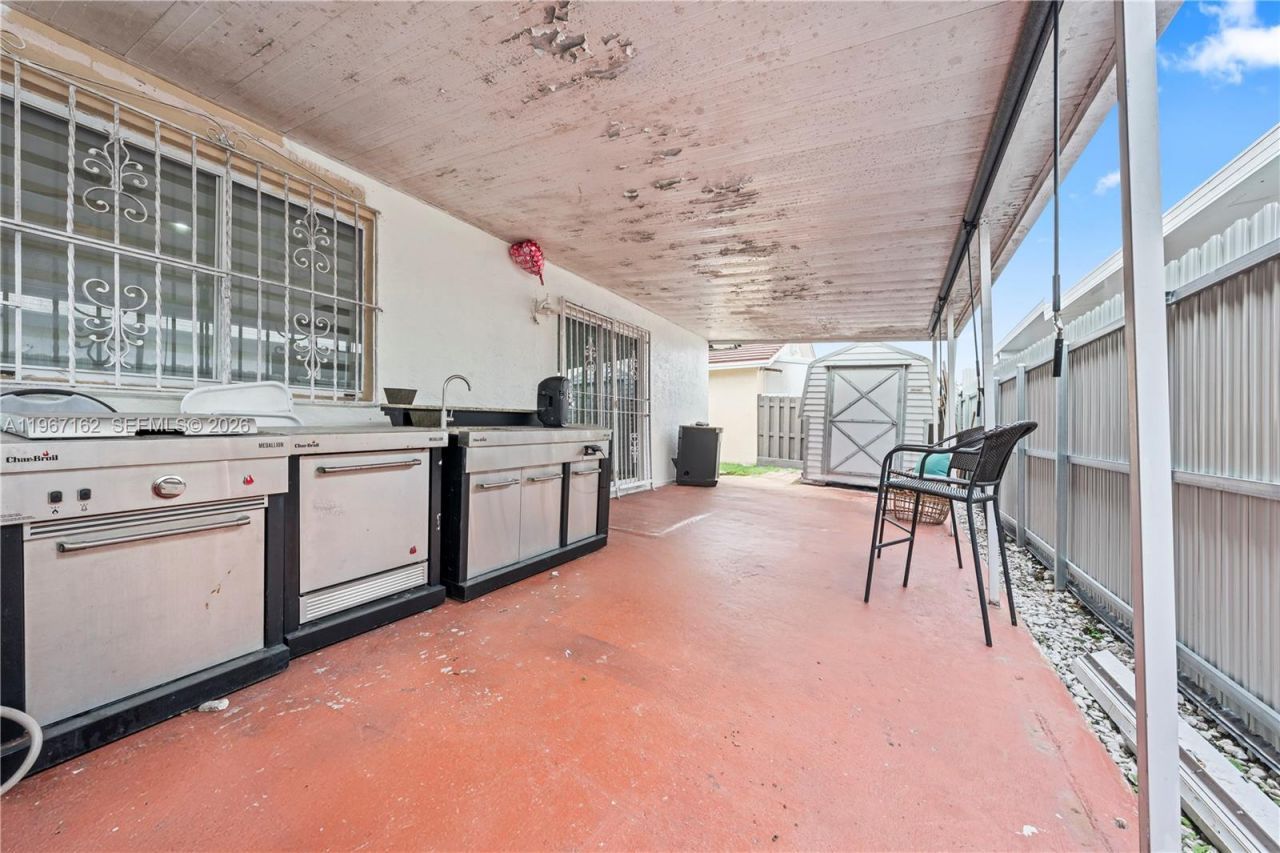 8865 NW 110th St, Hialeah Gardens, FL 33018 Photo