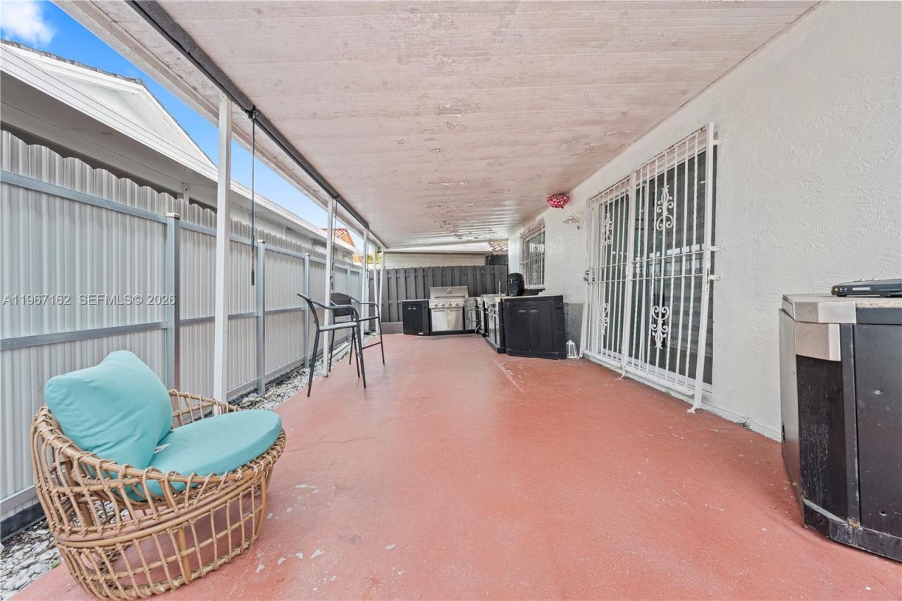 8865 NW 110th St, Hialeah Gardens, FL 33018 Photo