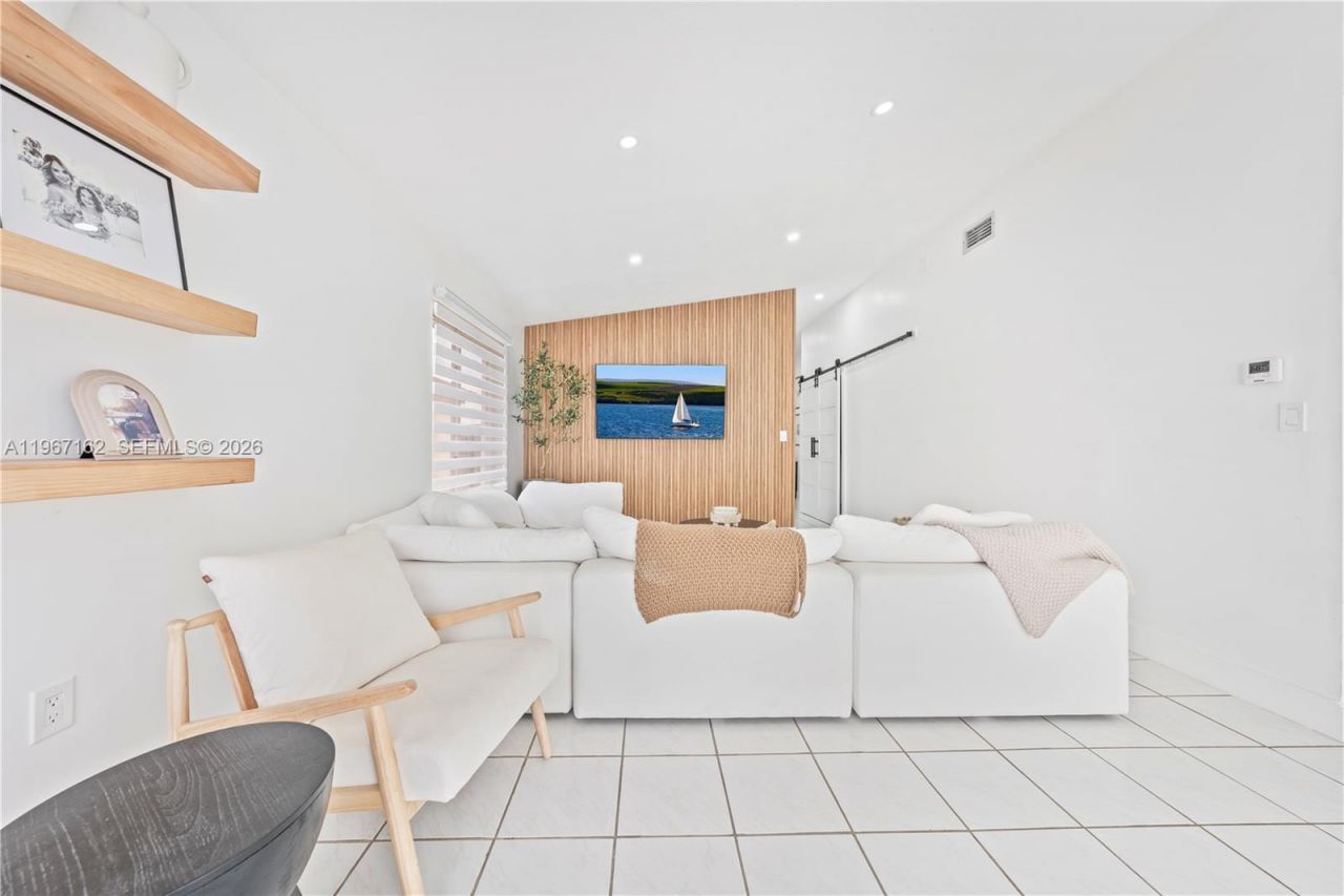 8865 NW 110th St, Hialeah Gardens, FL 33018 Photo