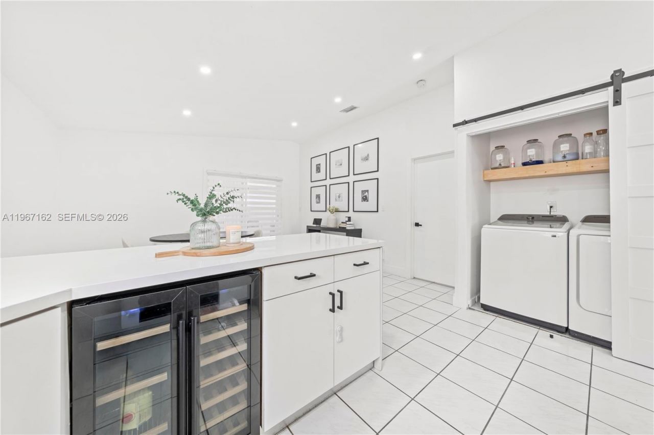 8865 NW 110th St, Hialeah Gardens, FL 33018 Photo