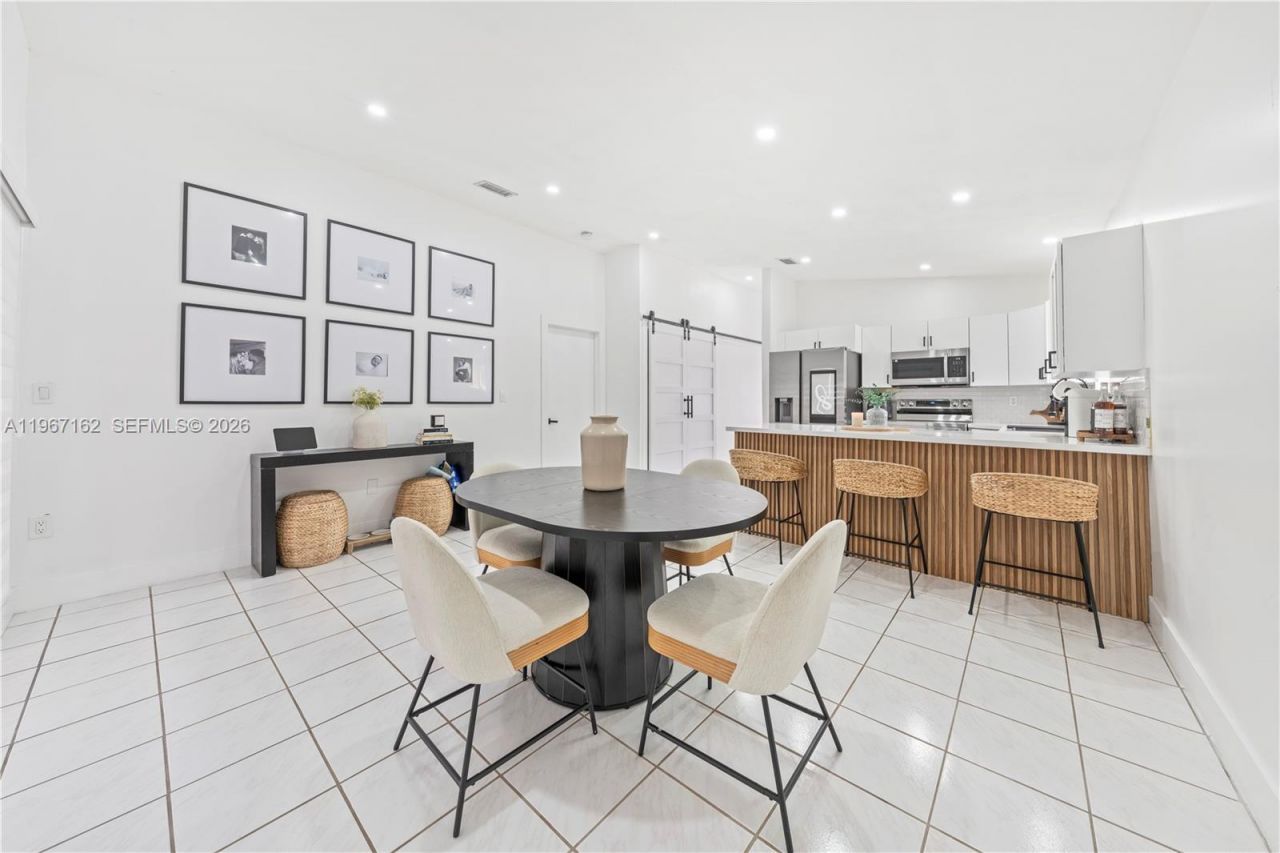 8865 NW 110th St, Hialeah Gardens, FL 33018 Photo