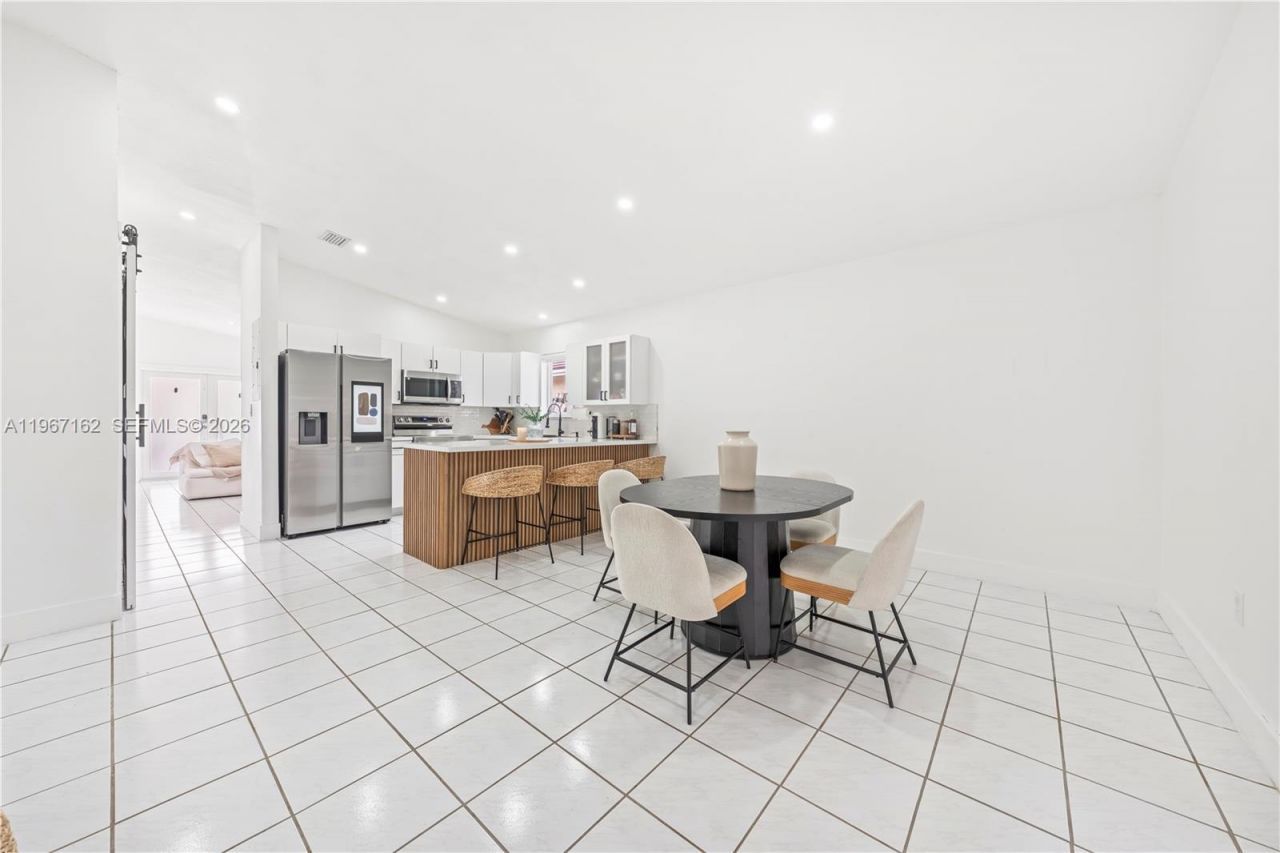 8865 NW 110th St, Hialeah Gardens, FL 33018 Photo