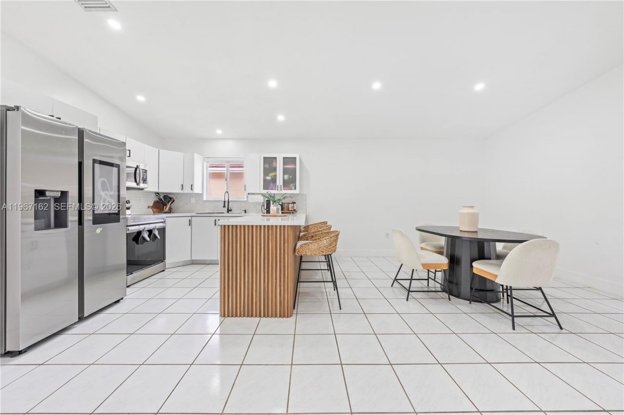 8865 NW 110th St, Hialeah Gardens, FL 33018 Photo