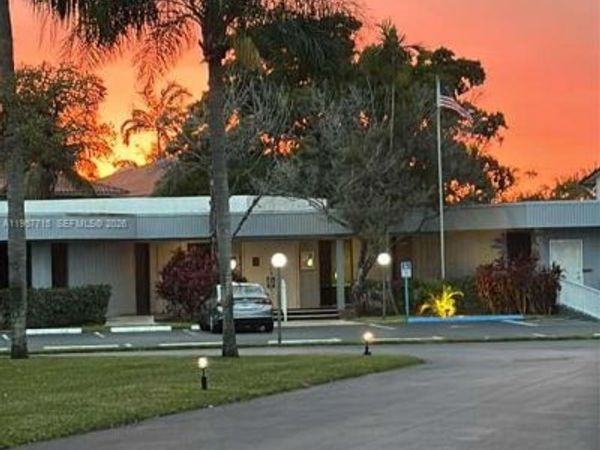 118 Royal Park Dr, Unit 1F, Oakland Park, FL 33309