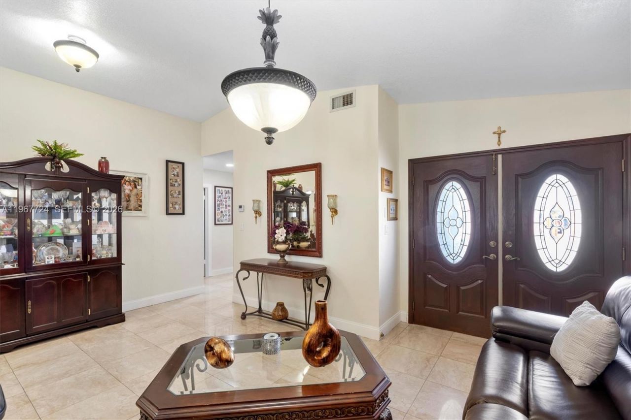 9326 NW 121st St, Unit 115, Hialeah Gardens, FL 33018 Photo