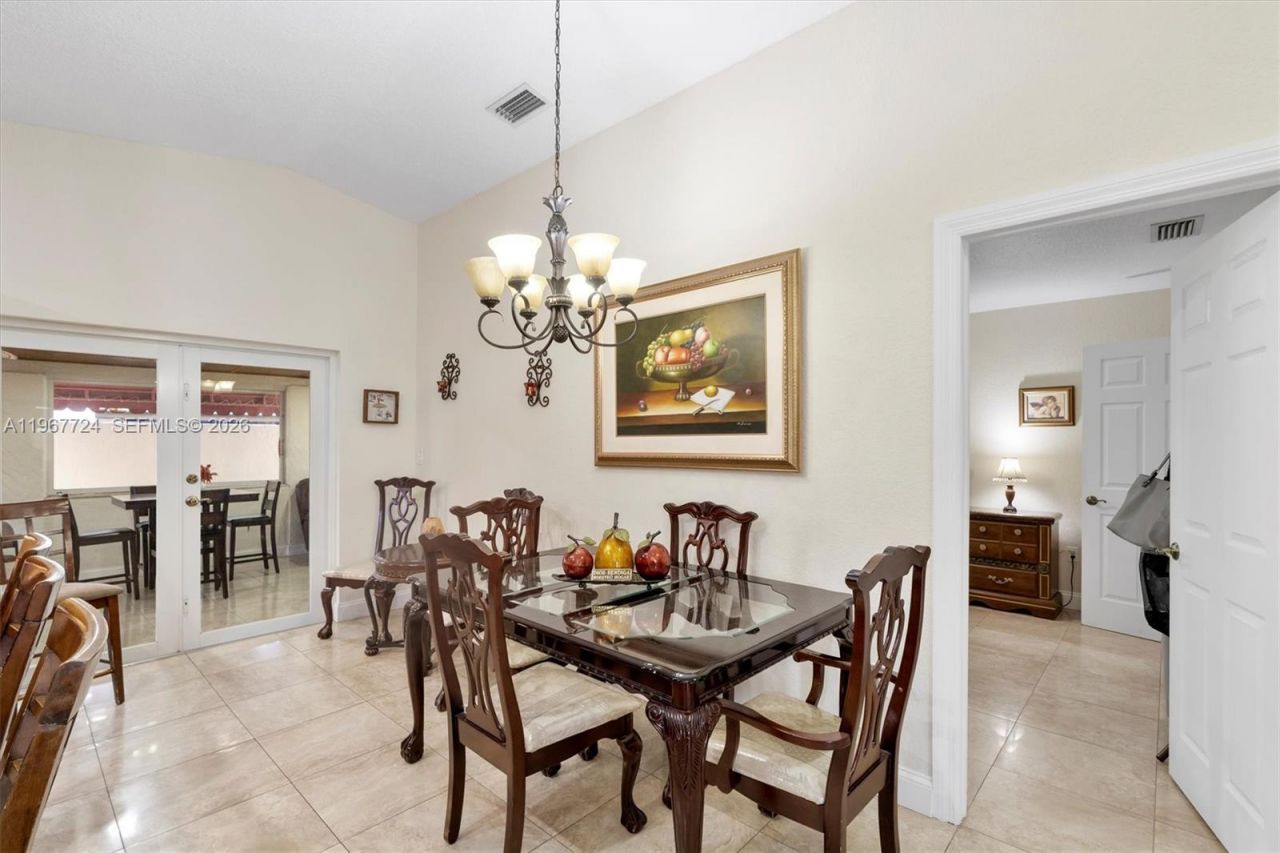 9326 NW 121st St, Unit 115, Hialeah Gardens, FL 33018 Photo