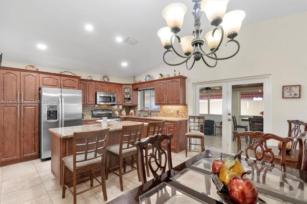 9326 NW 121st St, Unit 115, Hialeah Gardens, FL 33018 Photo