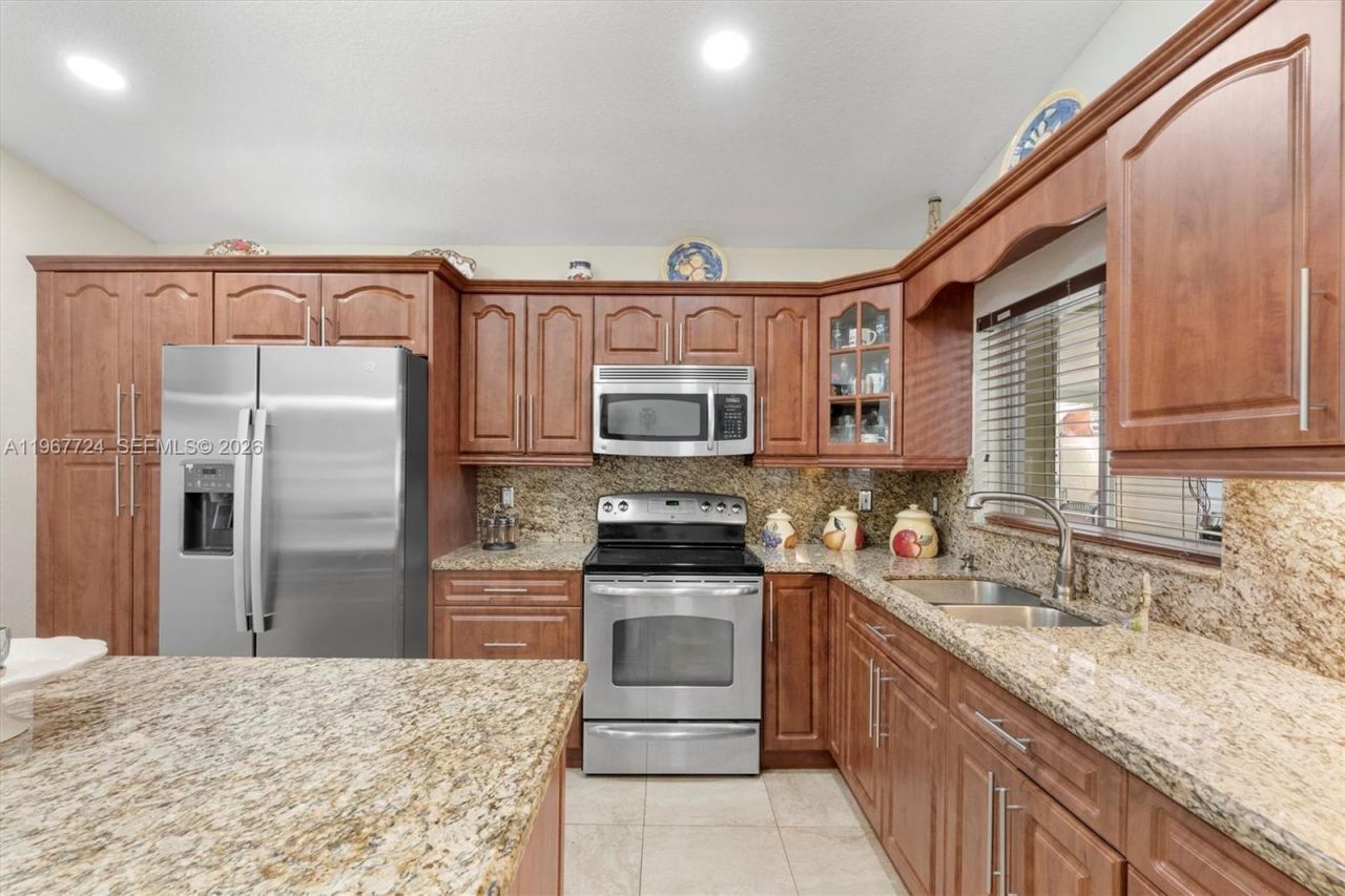 9326 NW 121st St, Unit 115, Hialeah Gardens, FL 33018 Photo