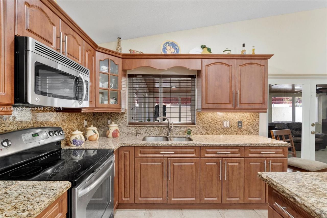 9326 NW 121st St, Unit 115, Hialeah Gardens, FL 33018 Photo