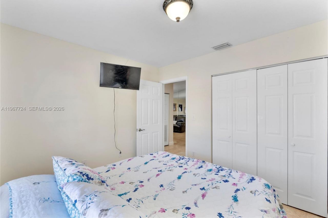 9326 NW 121st St, Unit 115, Hialeah Gardens, FL 33018 Photo