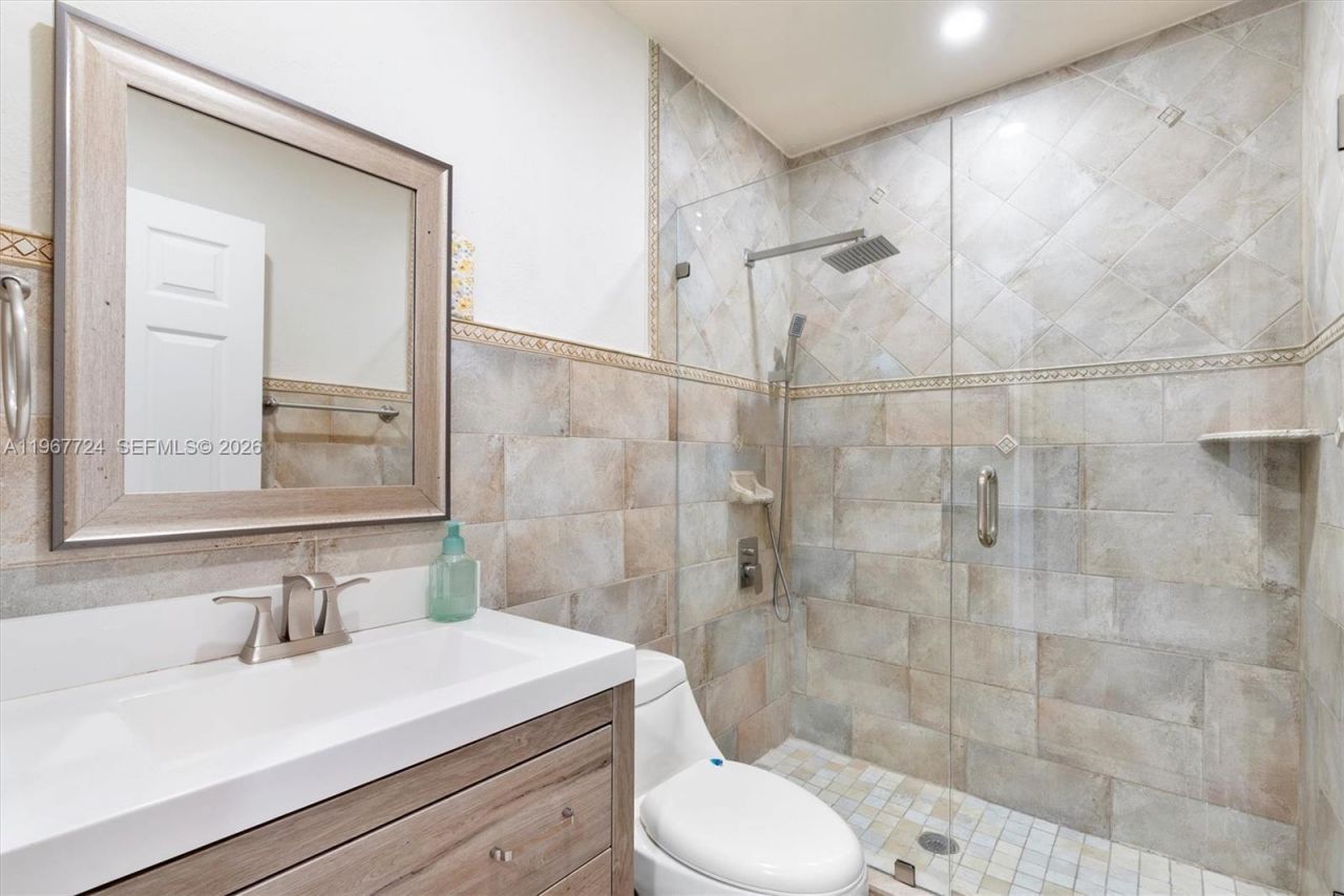 9326 NW 121st St, Unit 115, Hialeah Gardens, FL 33018 Photo