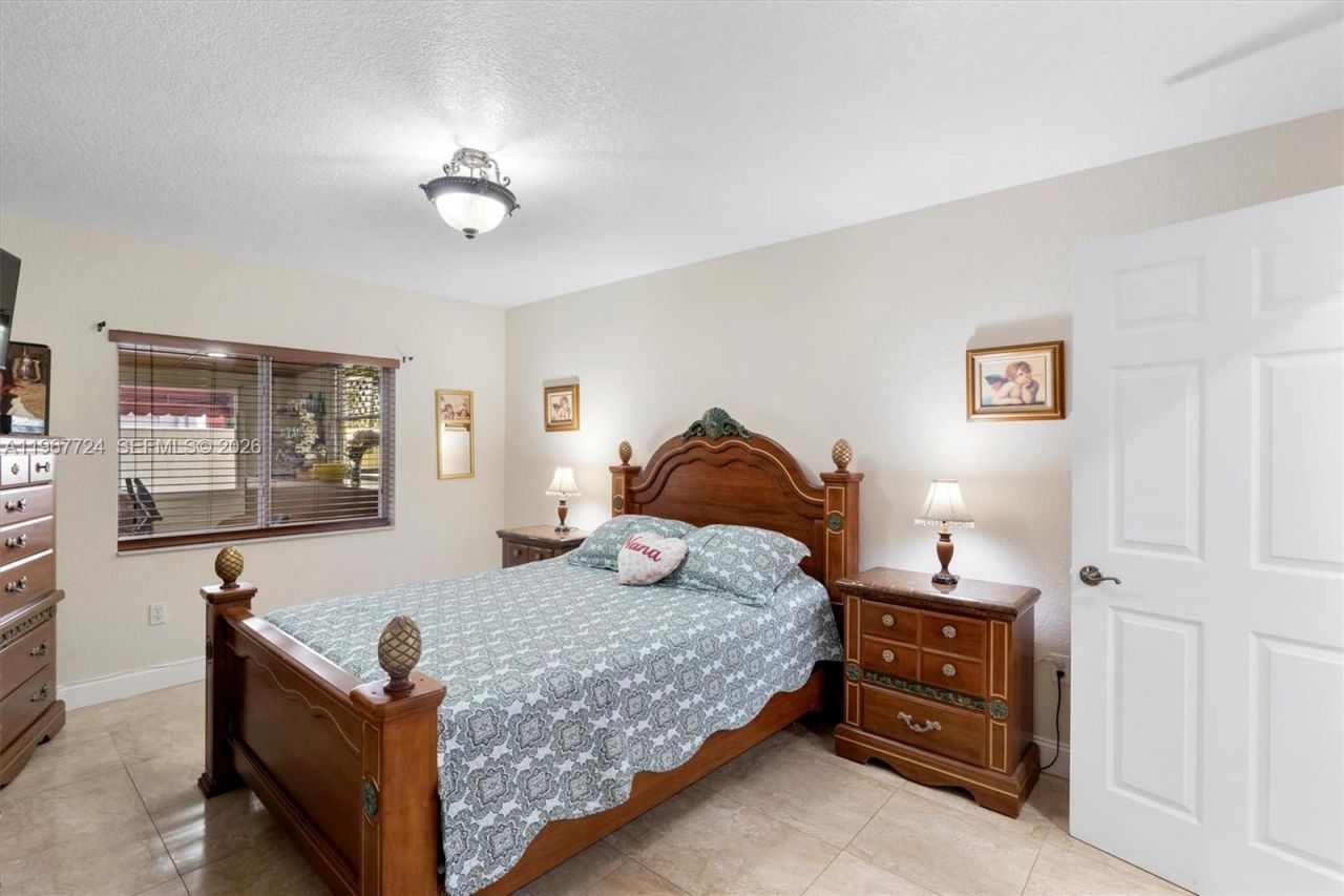 9326 NW 121st St, Unit 115, Hialeah Gardens, FL 33018 Photo