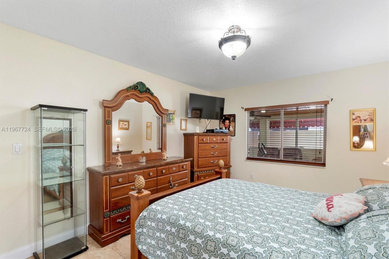 9326 NW 121st St, Unit 115, Hialeah Gardens, FL 33018 Photo