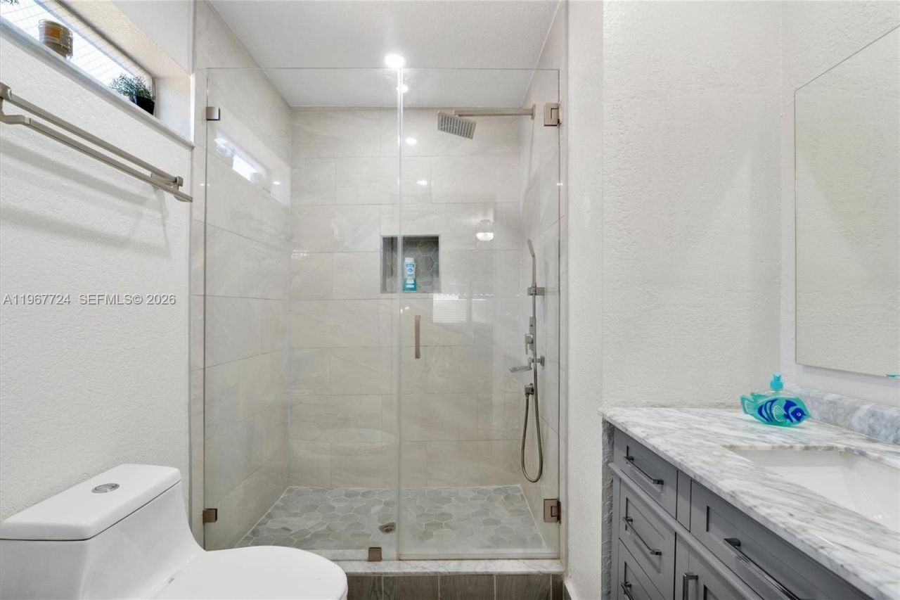 9326 NW 121st St, Unit 115, Hialeah Gardens, FL 33018 Photo