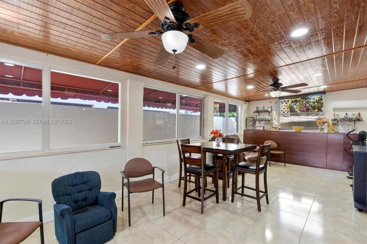 9326 NW 121st St, Unit 115, Hialeah Gardens, FL 33018 Photo