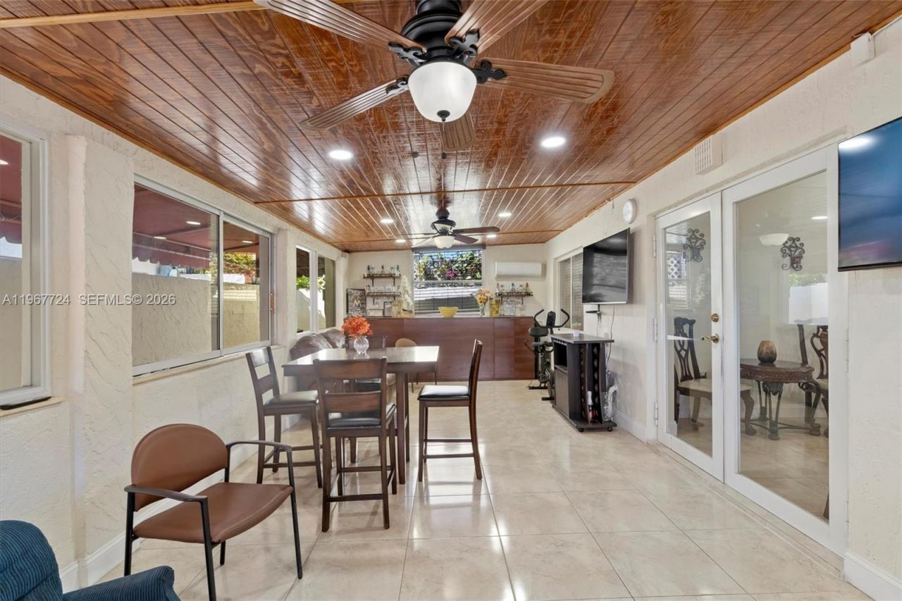 9326 NW 121st St, Unit 115, Hialeah Gardens, FL 33018 Photo