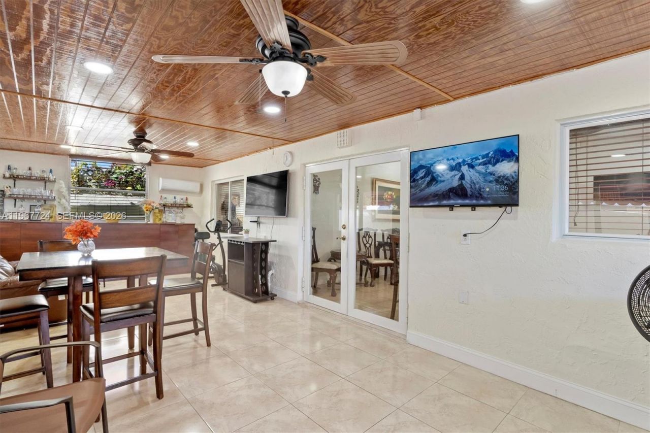 9326 NW 121st St, Unit 115, Hialeah Gardens, FL 33018 Photo