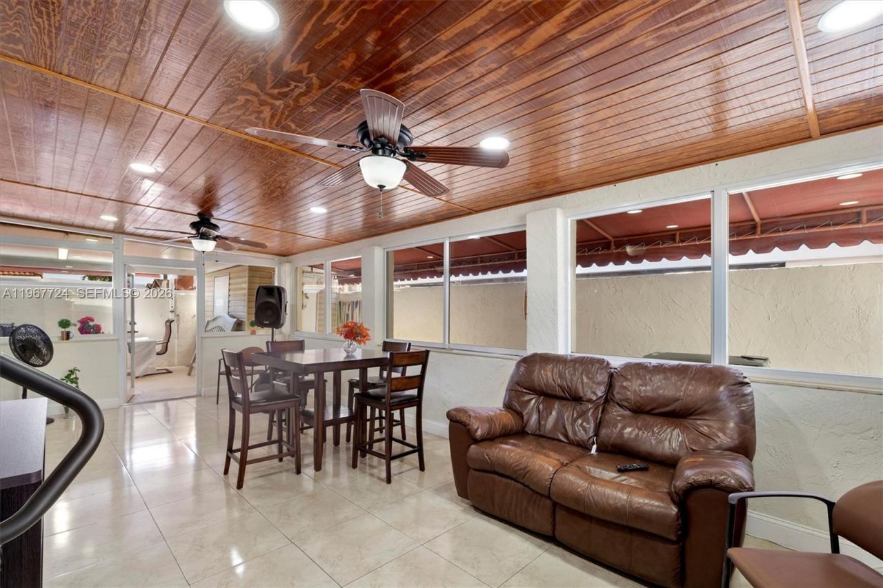 9326 NW 121st St, Unit 115, Hialeah Gardens, FL 33018 Photo