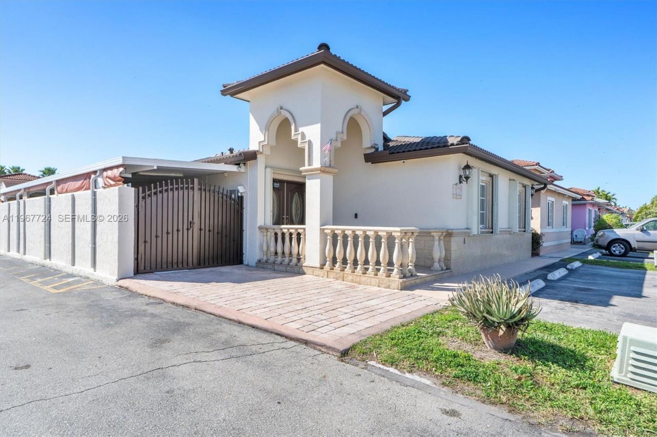 9326 NW 121st St, Unit 115, Hialeah Gardens, FL 33018 Photo