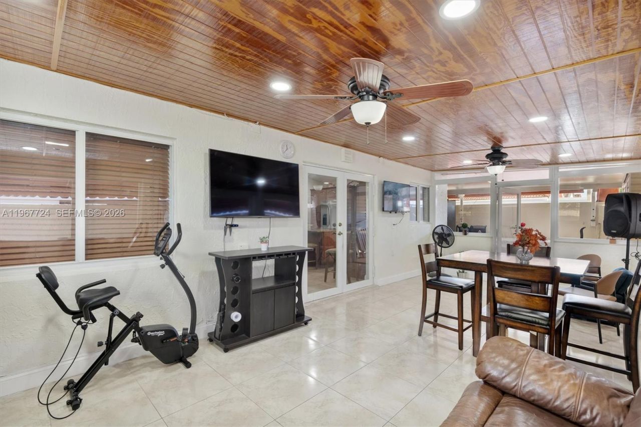 9326 NW 121st St, Unit 115, Hialeah Gardens, FL 33018 Photo