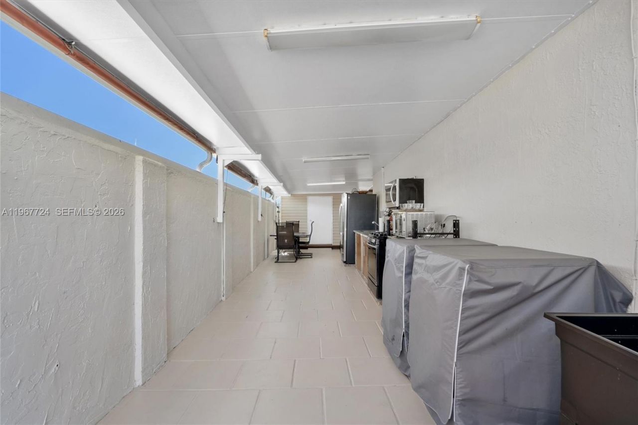 9326 NW 121st St, Unit 115, Hialeah Gardens, FL 33018 Photo