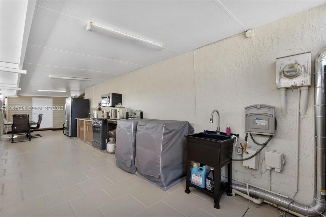 9326 NW 121st St, Unit 115, Hialeah Gardens, FL 33018 Photo