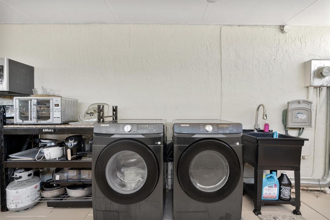 9326 NW 121st St, Unit 115, Hialeah Gardens, FL 33018 Photo