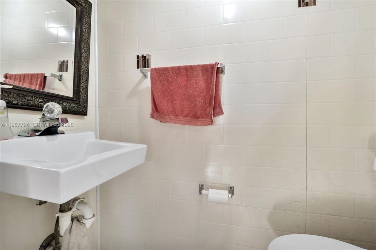 9326 NW 121st St, Unit 115, Hialeah Gardens, FL 33018 Photo